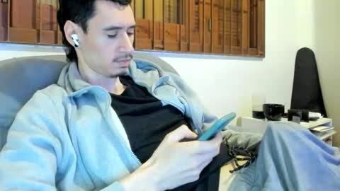 Snapshot of moderdelier chatting on September 15, 7:03 pm DigBreed online show from September 15, 7:03 pm