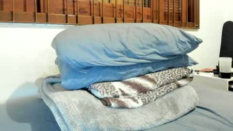 Snapshot of moderdelier chatting on September 16, 6:53 pm DigBreed online show from September 16, 6:53 pm