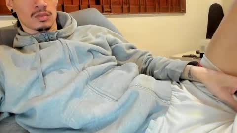 Snapshot of moderdelier chatting on September 20, 6:20 pm DigBreed online show from September 20, 6:20 pm