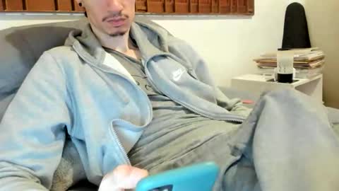 Snapshot of moderdelier chatting on September 26, 12:36 am DigBreed online show from September 26, 12:36 am