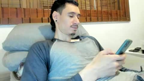 Snapshot of moderdelier chatting on October 4, 8:29 pm DigBreed online show from October 4, 8:29 pm