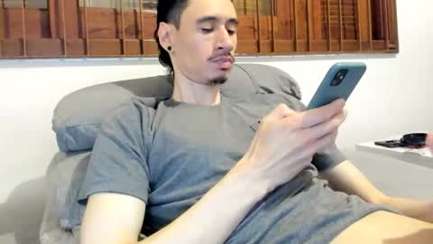 Snapshot of moderdelier chatting on October 6, 1:14 am DigBreed online show from October 6, 1:14 am