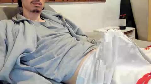 Snapshot of moderdelier chatting on October 8, 11:13 pm DigBreed online show from October 8, 11:13 pm