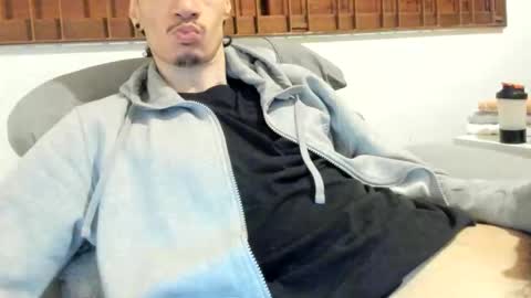 Snapshot of moderdelier chatting on October 15, 1:44 pm DigBreed online show from October 15, 1:44 pm