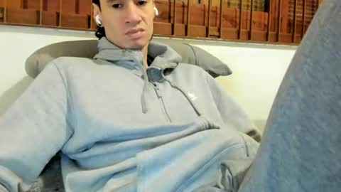 Snapshot of moderdelier chatting on October 23, 11:09 am DigBreed online show from October 23, 11:09 am