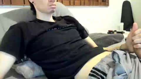 Snapshot of moderdelier chatting on October 25, 8:14 pm DigBreed online show from October 25, 8:14 pm