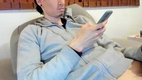 Snapshot of moderdelier chatting on October 30, 2:51 pm DigBreed online show from October 30, 2:51 pm