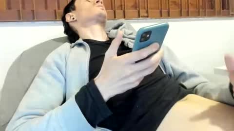 Snapshot of moderdelier chatting on October 31, 2:56 am DigBreed online show from October 31, 2:56 am