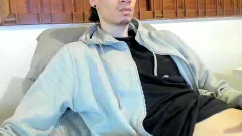 Snapshot of moderdelier chatting on November 1, 7:21 am DigBreed online show from November 1, 7:21 am