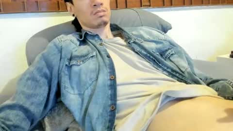 Snapshot of moderdelier chatting on November 3, 11:11 am DigBreed online show from November 3, 11:11 am