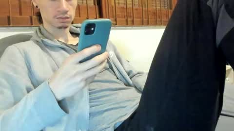 Snapshot of moderdelier chatting on November 8, 12:27 pm DigBreed online show from November 8, 12:27 pm