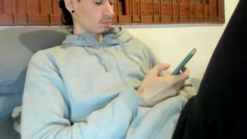 Snapshot of moderdelier chatting on November 9, 2:04 pm DigBreed online show from November 9, 2:04 pm