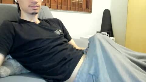 Snapshot of moderdelier chatting on November 11, 5:35 pm DigBreed online show from November 11, 5:35 pm