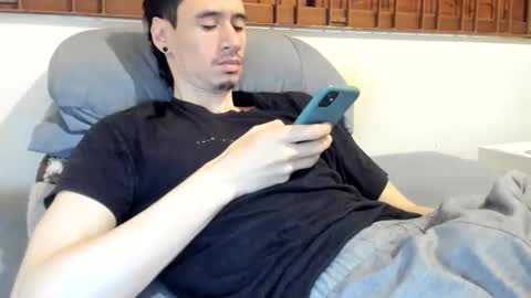 Snapshot of moderdelier chatting on November 15, 8:55 am DigBreed online show from November 15, 8:55 am