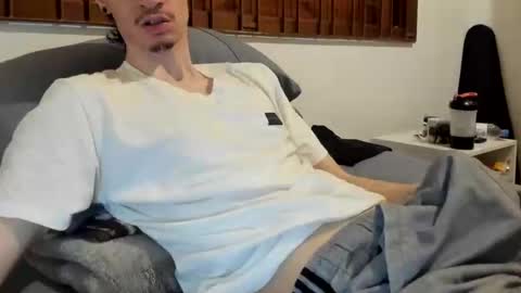 Snapshot of moderdelier chatting on November 22, 11:20 am DigBreed online show from November 22, 11:20 am