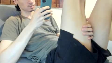 Snapshot of moderdelier chatting on November 27, 6:43 pm DigBreed online show from November 27, 6:43 pm