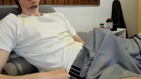 Snapshot of moderdelier chatting on December 4, 11:19 am DigBreed online show from December 4, 11:19 am