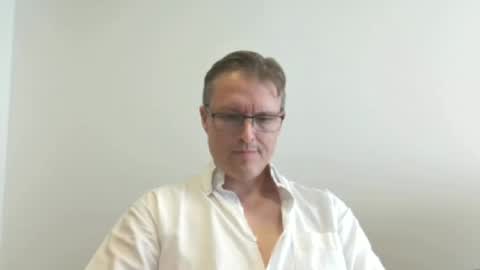 Snapshot of moe_001 chatting on December 12, 6:31 pm Moe online show from December 12, 6:31 pm