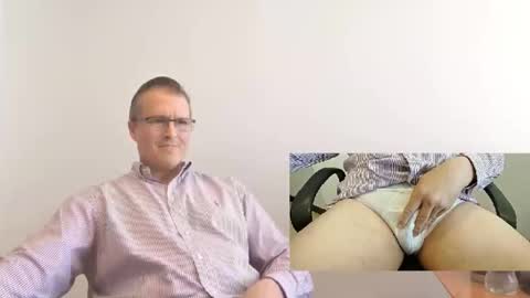 Snapshot of moe_001 chatting on October 7, 5:32 pm Moe online show from October 7, 5:32 pm