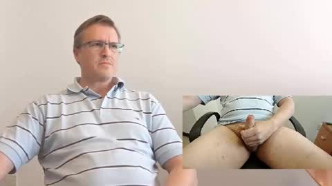 Snapshot of moe_001 chatting on November 14, 7:01 pm Moe online show from November 14, 7:01 pm