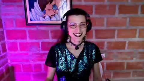 Snapshot of moira_hot chatting on June 27, 4:06 am moira_hot online show from June 27, 4:06 am