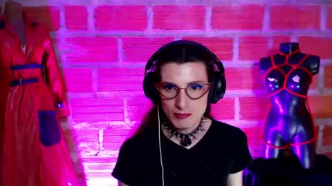 Snapshot of moira_hot chatting on July 4, 4:29 am moira_hot online show from July 4, 4:29 am