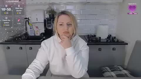 erika online show from March 4, 9:15 am