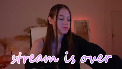 Snapshot of mol1y_kitten chatting on December 9, 3:07 am Molly online show from December 9, 3:07 am