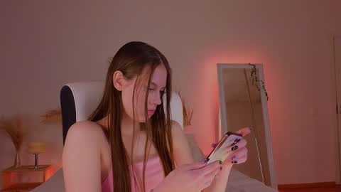 Snapshot of mol1y_kitten chatting on December 10, 12:28 am Molly online show from December 10, 12:28 am