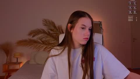 Snapshot of mol1y_kitten chatting on December 12, 12:38 am Molly online show from December 12, 12:38 am