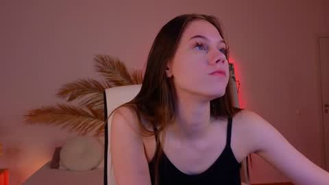 Snapshot of mol1y_kitten chatting on December 15, 9:31 pm Molly online show from December 15, 9:31 pm