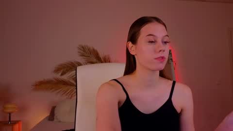 Snapshot of mol1y_kitten chatting on December 16, 1:31 am Molly online show from December 16, 1:31 am