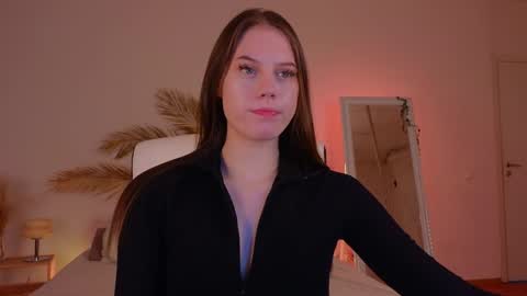 Snapshot of mol1y_kitten chatting on December 16, 9:31 pm Molly online show from December 16, 9:31 pm