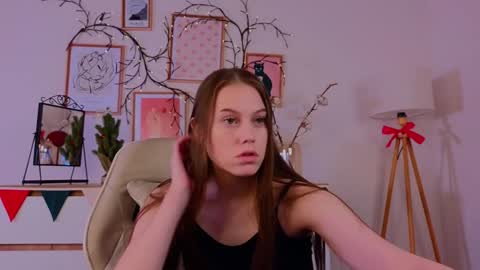 Snapshot of mol1y_kitten chatting on January 9, 12:46 am Molly online show from January 9, 12:46 am