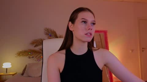 Snapshot of mol1y_kitten chatting on February 13, 9:27 pm Molly online show from February 13, 9:27 pm