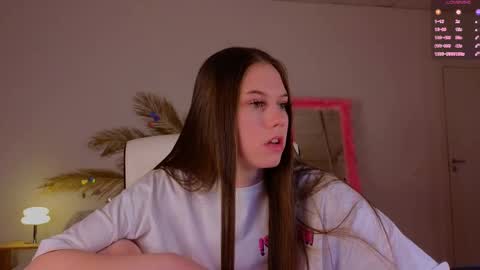 Snapshot of mol1y_kitten chatting on March 9, 12:42 am Molly online show from March 9, 12:42 am