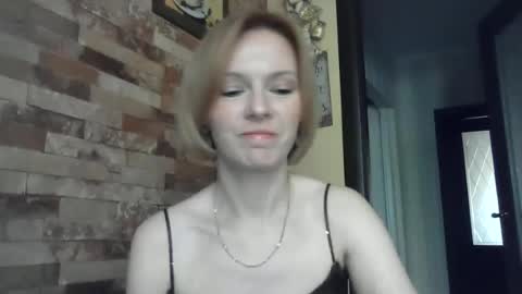 Snapshot of mollilove chatting on June 20, 8:06 am mollilove online show from June 20, 8:06 am