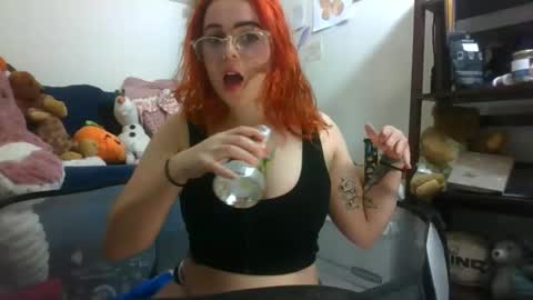 Snapshot of molly0317 chatting on February 16, 11:34 pm Molly Bee online show from February 16, 11:34 pm