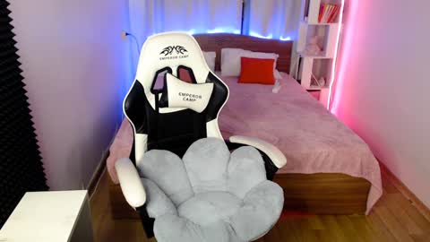 Molly Prvt is open online show from January 22, 2:56 pm