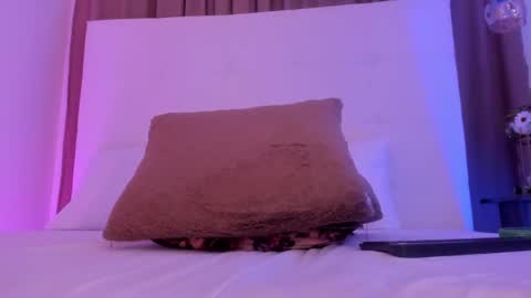 Snapshot of molly_beckers chatting on October 15, 2:50 pm online show from October 15, 2:50 pm