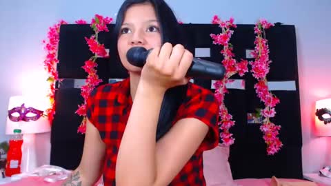 Snapshot of molly_drakons_hm chatting on December 2, 6:54 pm molly online show from December 2, 6:54 pm