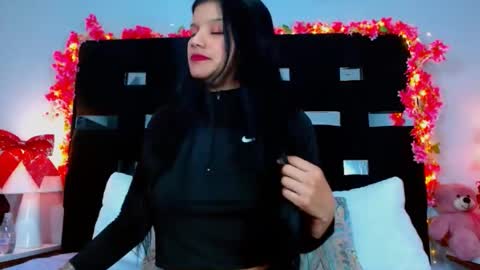 Snapshot of molly_drakons_hm chatting on December 21, 6:55 pm molly online show from December 21, 6:55 pm
