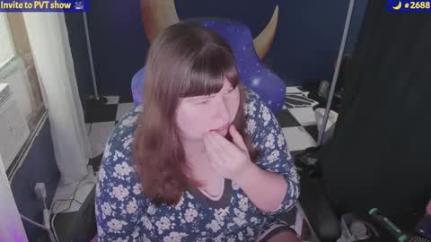 Snapshot of molly_moons chatting on September 14, 8:41 pm molly_moons online show from September 14, 8:41 pm