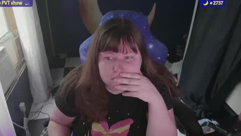 Snapshot of molly_moons chatting on September 15, 6:41 pm molly_moons online show from September 15, 6:41 pm