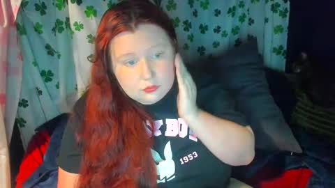 molly_moons online show from May 25, 9:32 pm