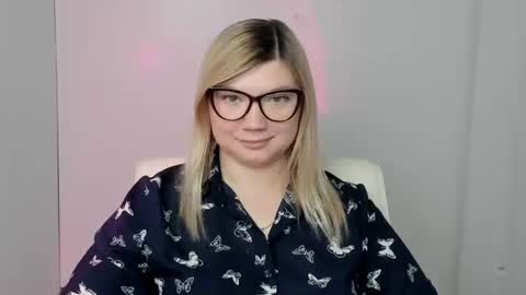 Snapshot of molly_moree chatting on October 8, 6:16 pm Molly online show from October 8, 6:16 pm