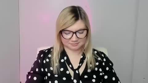 Snapshot of molly_moree chatting on October 10, 8:19 pm Molly online show from October 10, 8:19 pm