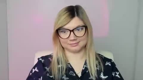 Snapshot of molly_moree chatting on October 23, 6:45 am Molly online show from October 23, 6:45 am