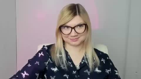 Snapshot of molly_moree chatting on October 26, 12:55 pm Molly online show from October 26, 12:55 pm