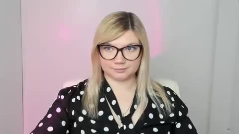 Snapshot of molly_moree chatting on October 29, 1:02 pm Molly online show from October 29, 1:02 pm